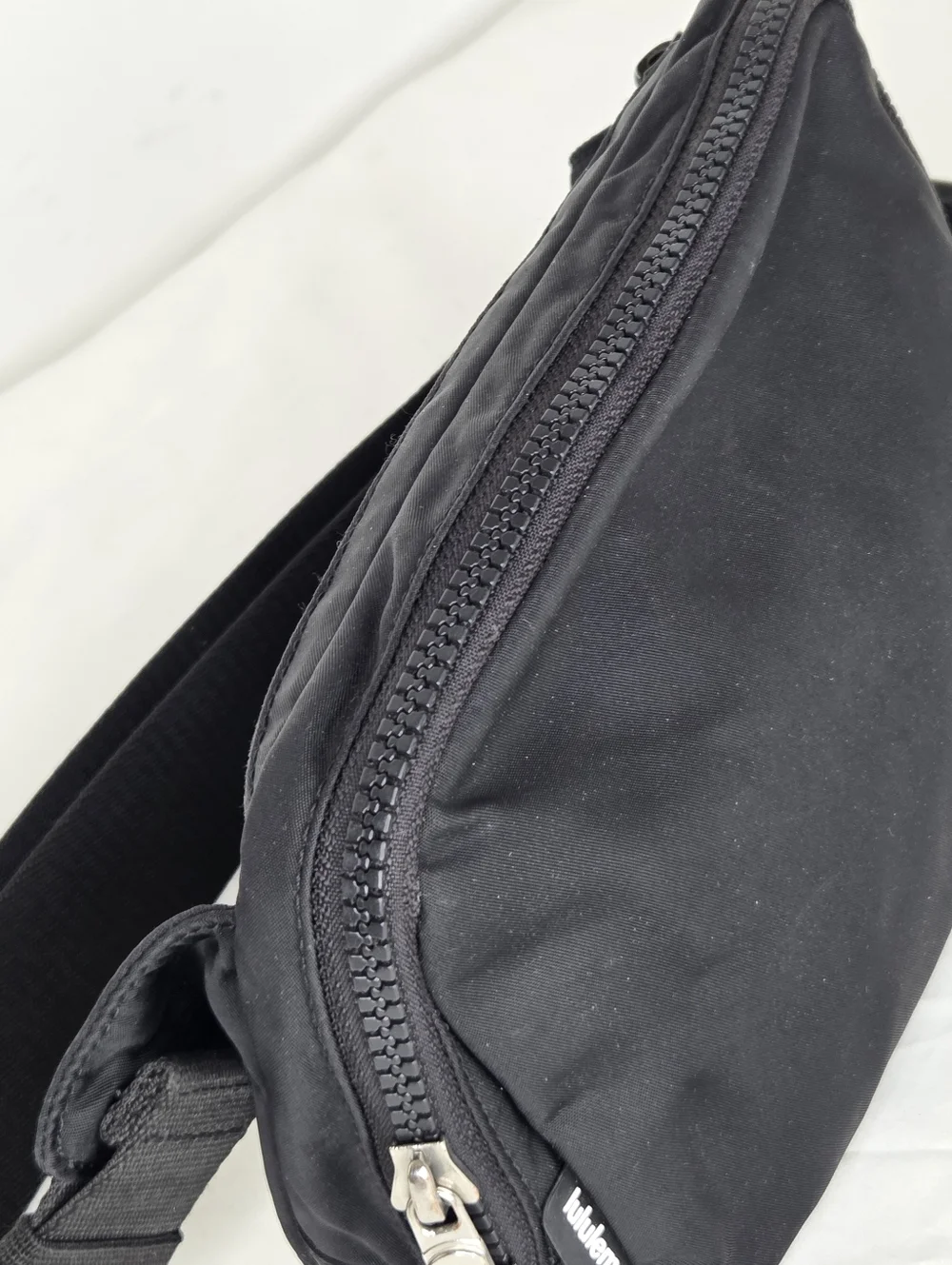 lululemon athletica OS Everywhere Belt Bag In Black Aprox 8"x6" Inch - Picture 3 of 11